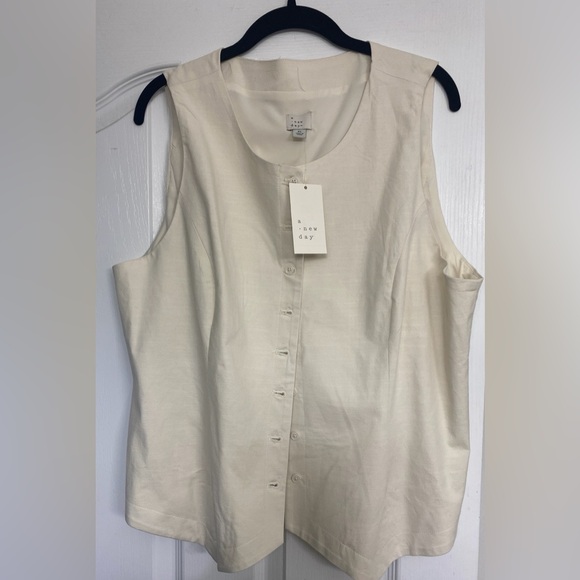 NEW - Cream Linen Vest - Picture 2 of 7